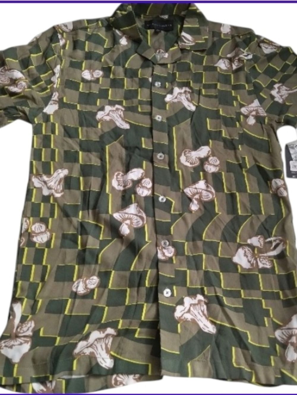 No Boundaries Men's Green Mushroom Patterned Button-Up Short Shirt XS Rayon